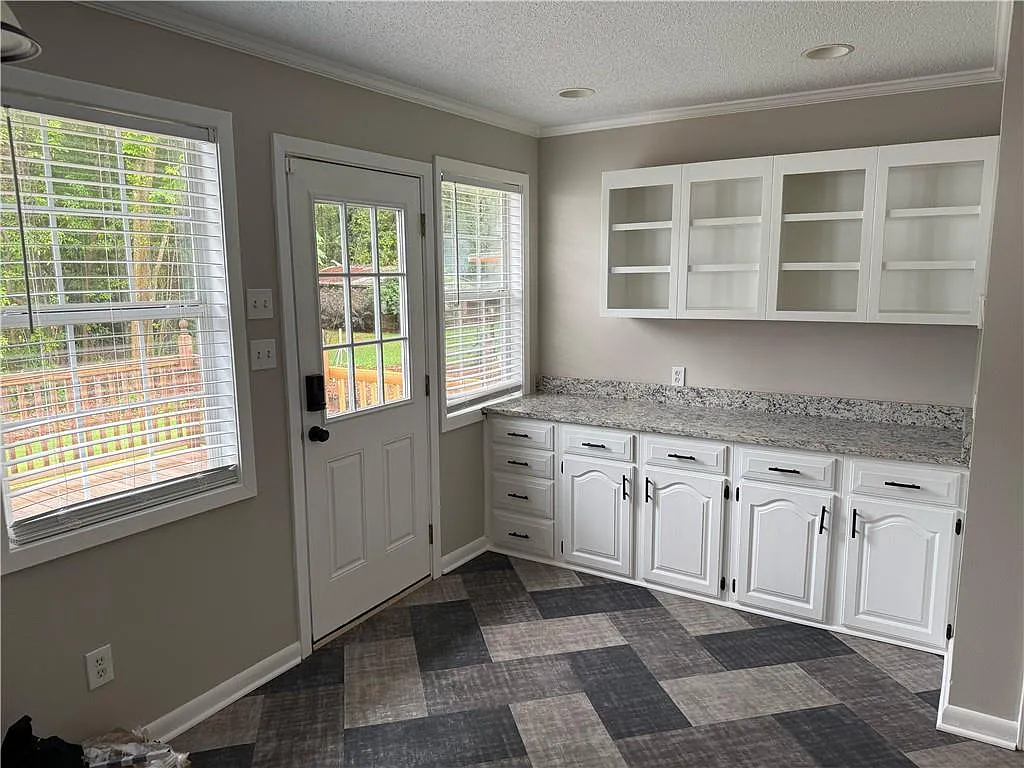 3 bed, 2.0 bath, 1960 sqft, $2,900 — Photo 4