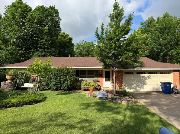 1407 Nichols St, Ennis, TX 75119