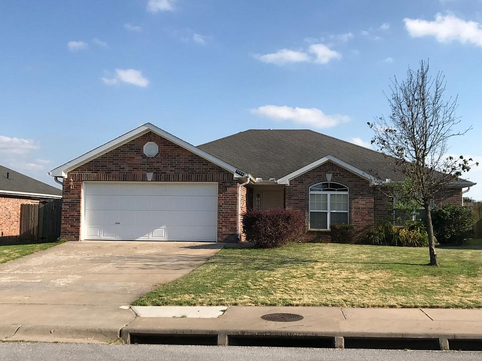 1st image of 1053 Applewood Cir