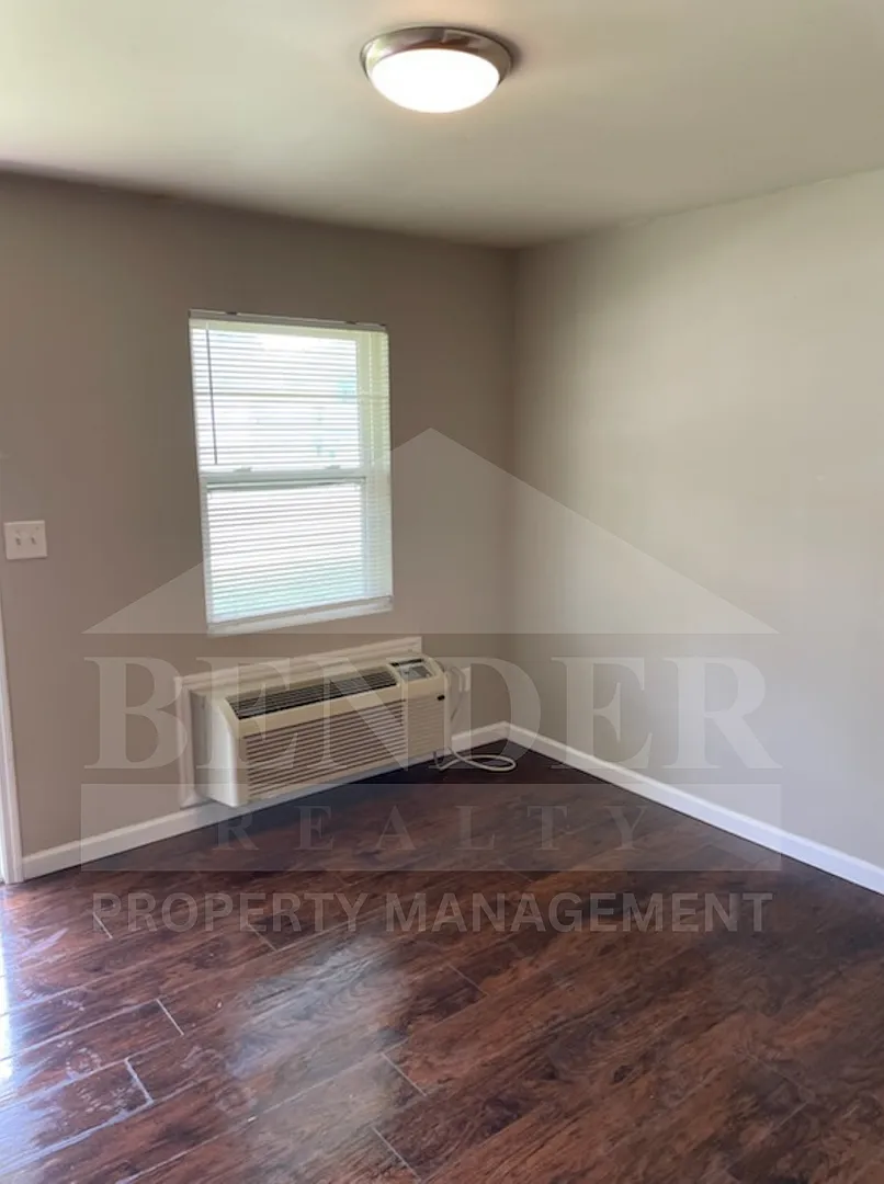 Central Ave 563 — Photo 3