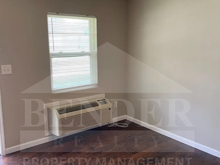 563 Central Ave NE #1-6 — Photo 3
