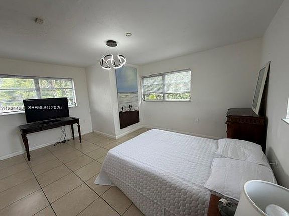 5th image of 4230 SW 11th St #B