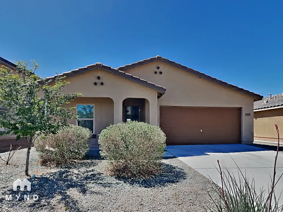 953 W Kachina Dr