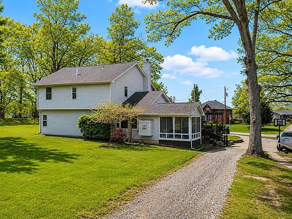 3rd image of 17905 Wappes Rd