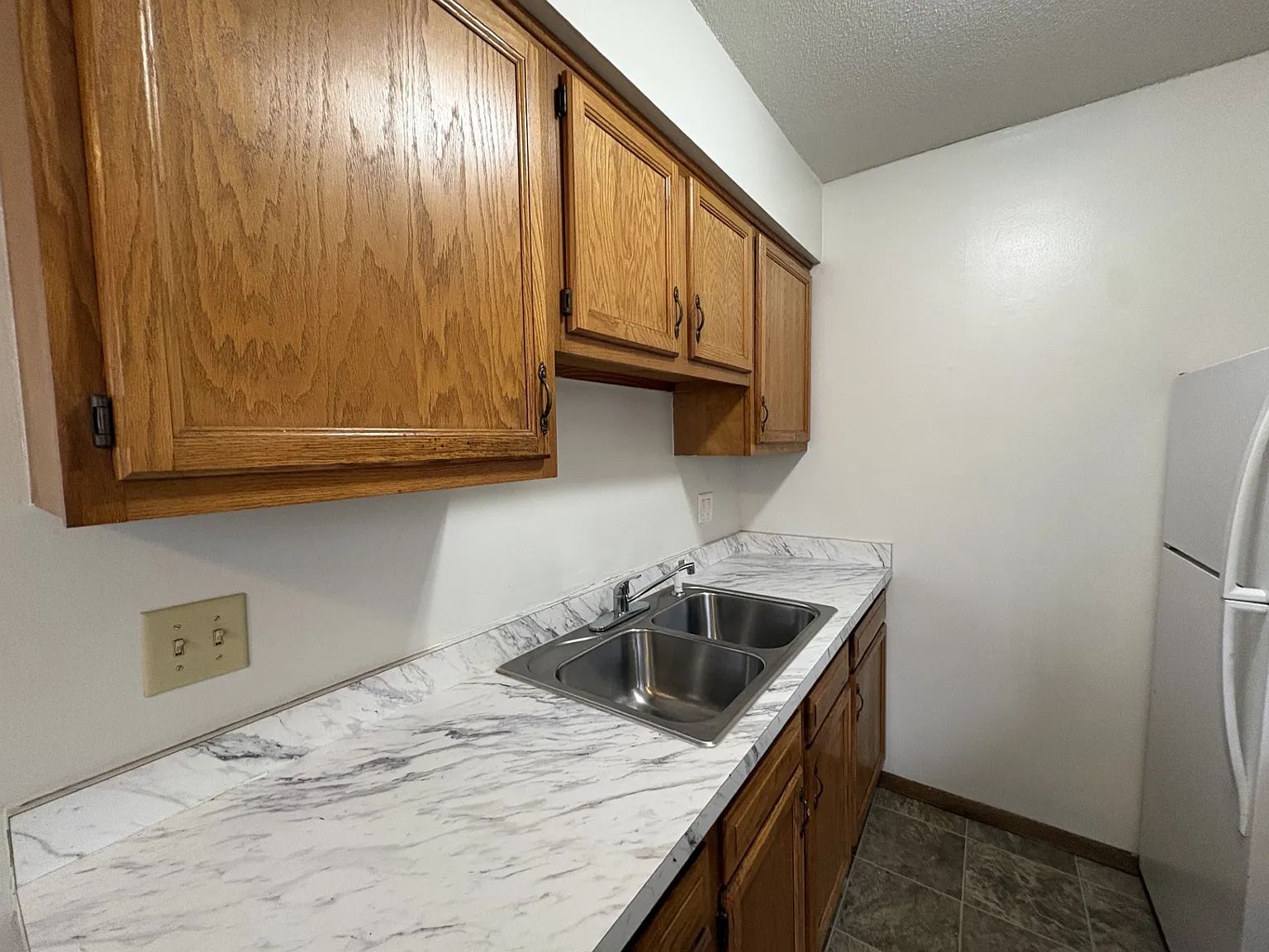 One Month Free!Updated One-Bedroom Unit In Stevens Square Neighborhood — Photo 3