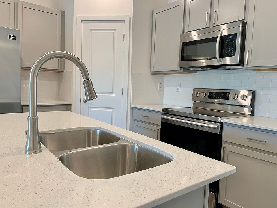1st image of 3743 NE 1st Way