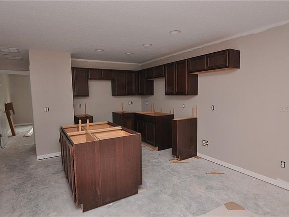 4th image of 6795 Basswood Cir
