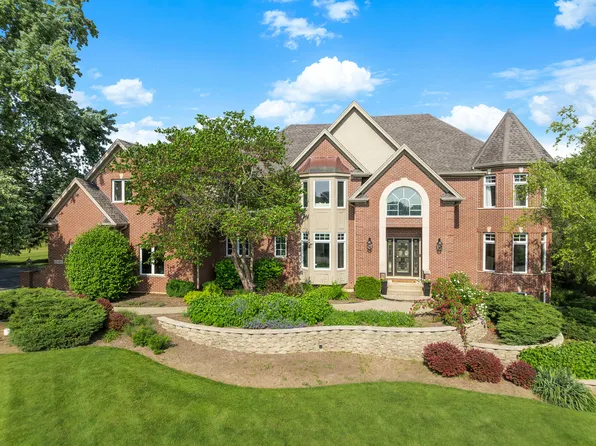 5N481 E Lakeview Cir, St Charles, IL 60175