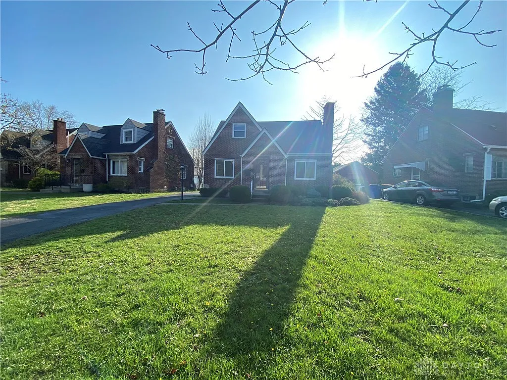 1020 Hampshire Rd photo 1