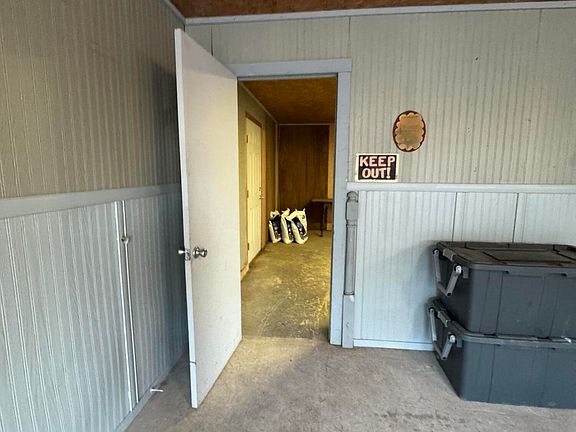 29th image of 624 Lake St