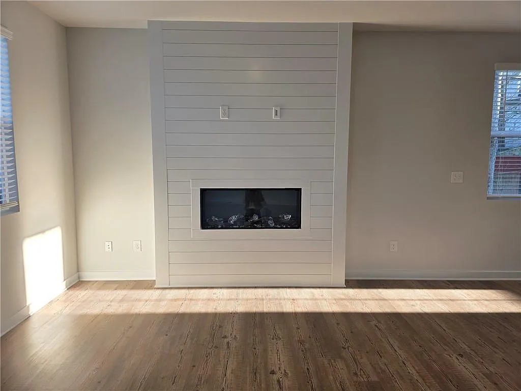 3 bed, 2.5 bath, 1842 sqft, $2,150 — Photo 4