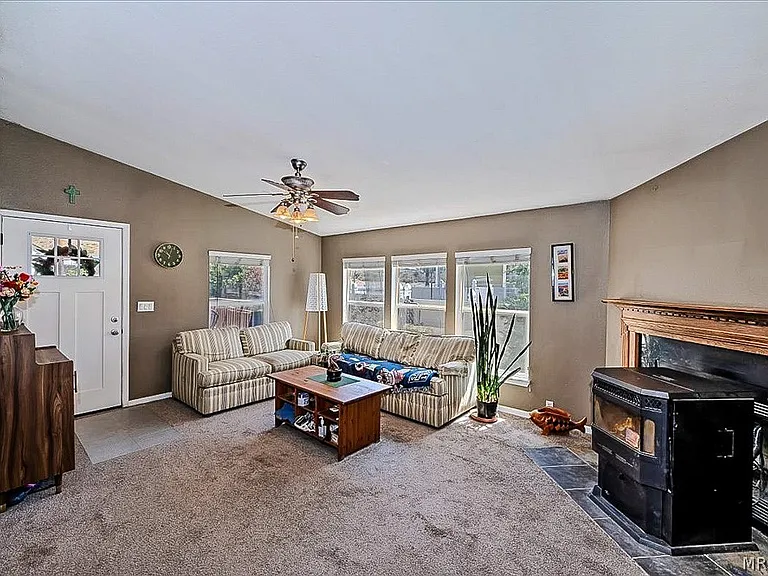 46037 South Dr — Photo 2