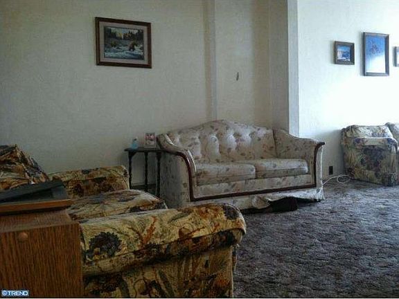 5th image of 543 W Oak St