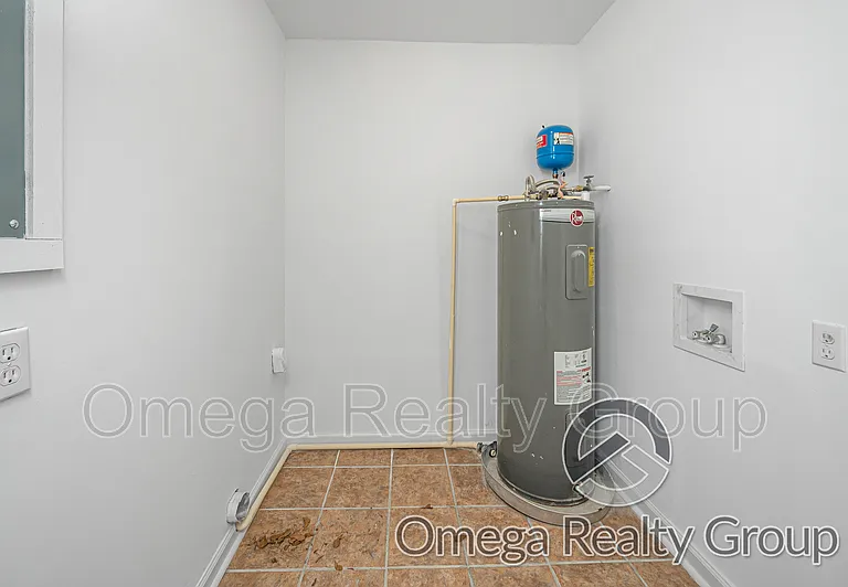 1265 Adell St — Photo 35