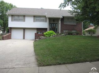 3016 Rimrock Dr, Lawrence, KS 66047