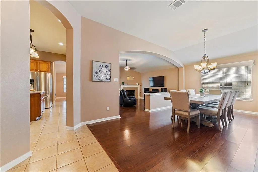 4 bed, 2.0 bath, 2110 sqft, $2,250 — Photo 3