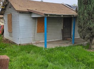 146 S Magnolia Ave, Farmersville, CA