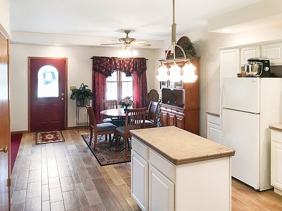 4th image of 277 Jennifer Ln #1