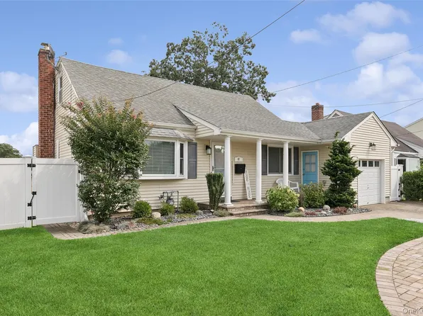 67 Deer Lake Drive, North Babylon, NY 11703