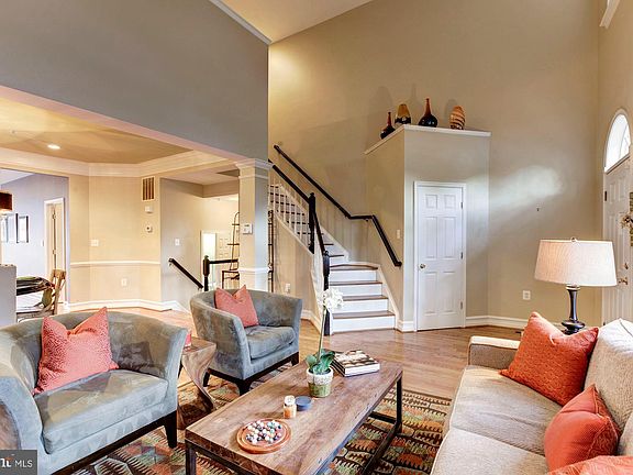 3rd image of 520 Lawson Way