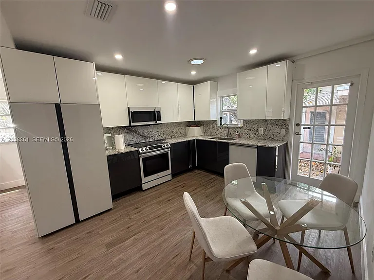 1719 Hayes St — Photo 1