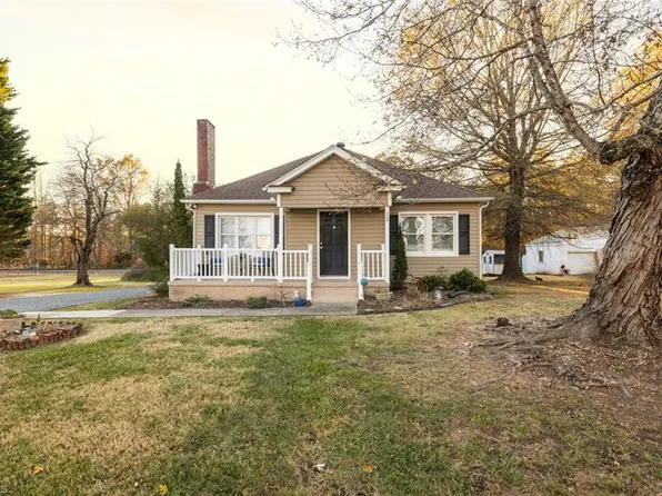 4526 Pleasant Garden Rd, Greensboro, NC 27406