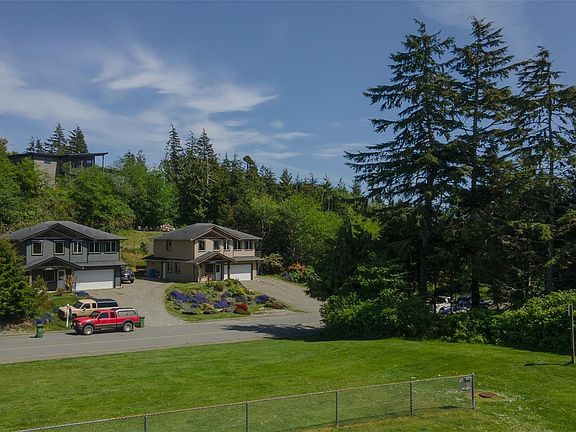 2nd image of 386 Pacific Cres