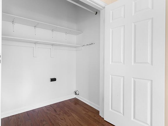 4th image of 10923 Cornell St