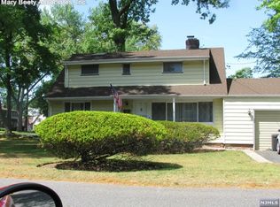 11 Day Ave, Bergenfield, NJ 07621