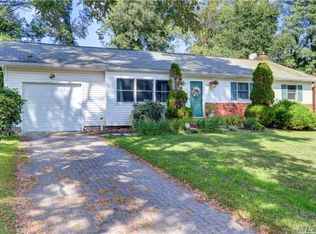 25 Wyandotte St, Selden, NY 11784