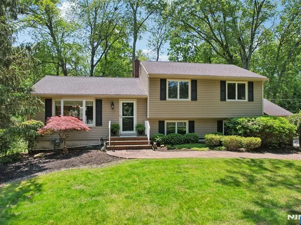 40 Fairhaven Dr, Allendale, NJ 07401