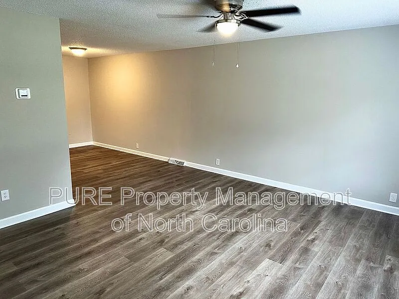 2 bed, 1.5 bath, 1026 sqft, $895 — Photo 2