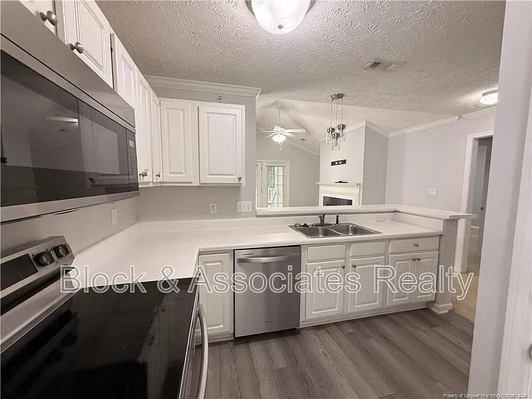 3342 Harbour Pointe Pl #9 — Photo 4