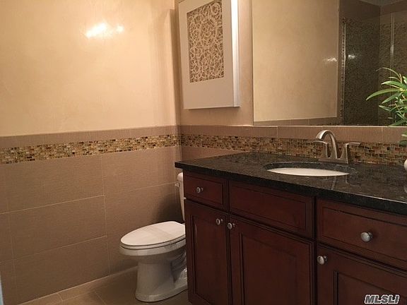 3rd image of 704 Roblu Ln