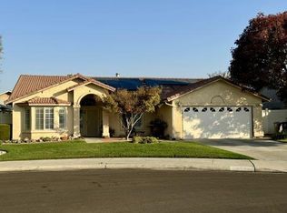 14326 W G St, Kerman, CA 93630