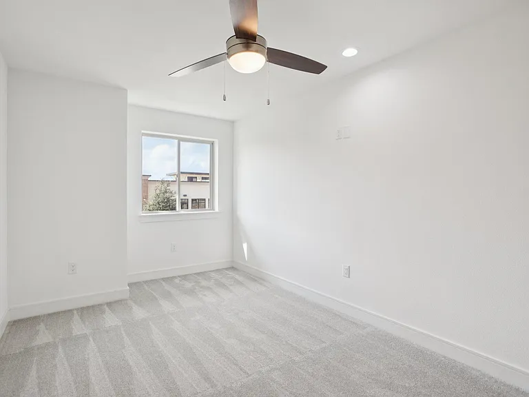 302 Tesla Cir — Photo 23