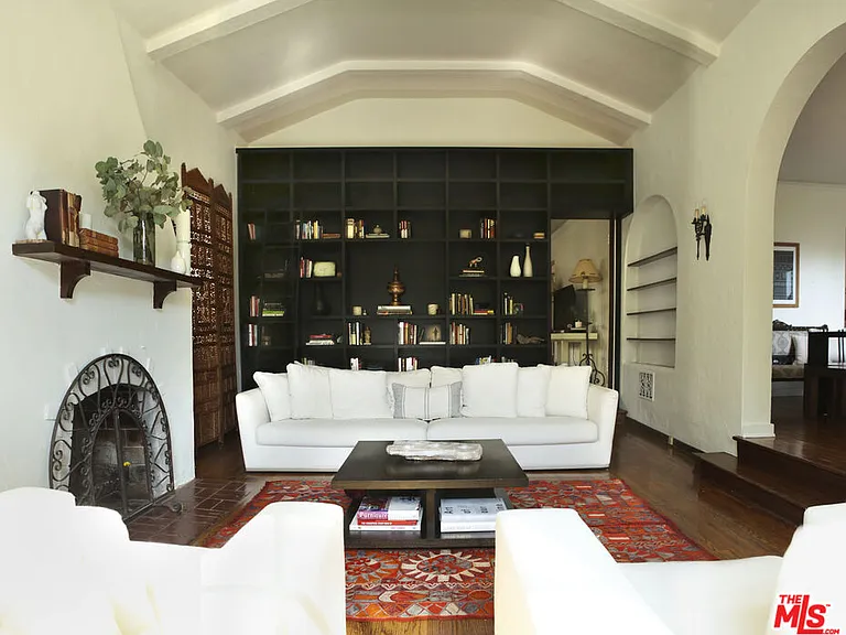 146 N La Peer Dr — Photo 35
