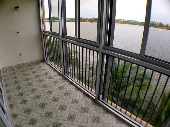 3rd image of 1075 NE Miami Gardens Dr APT 610