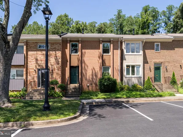 8322 Highcliffe Ct, Annandale, VA 22003