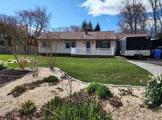 33 Whitewood Rd, Clinton, CT 06413