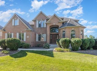 1117 E Cambridge Dr, Schererville, IN 46375