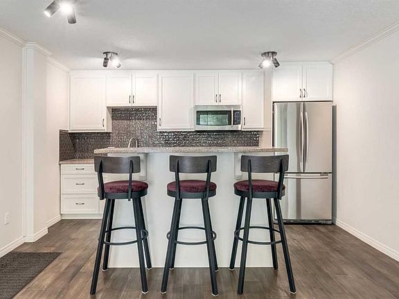 5th image of 126 S 24th Ave SW #102