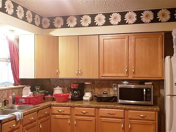 2nd image of 2516 Greenway St