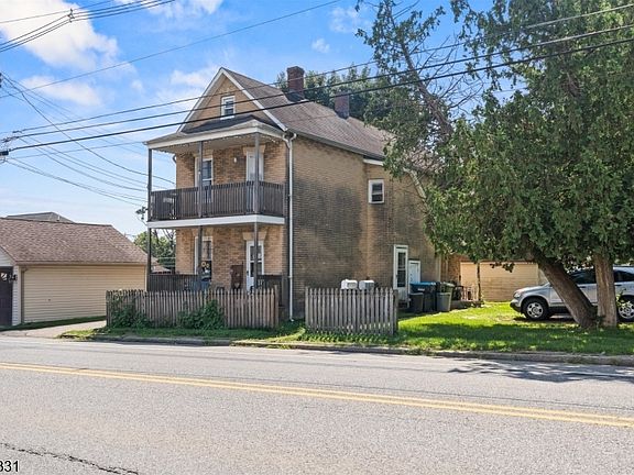 2nd image of 1027 3Rd Ave