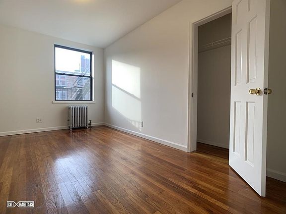 4th image of 3121 29th St APT 5J