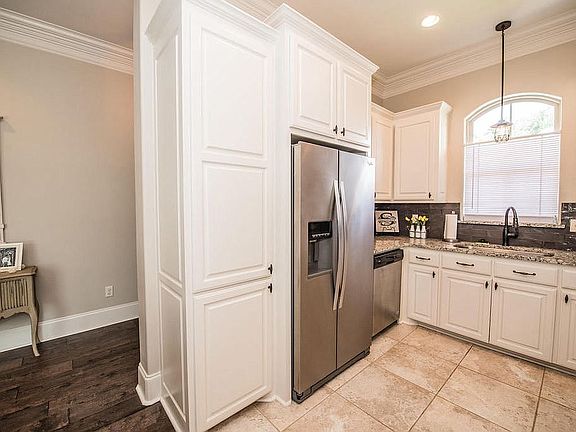 5th image of 203 Harbor Walk Dr