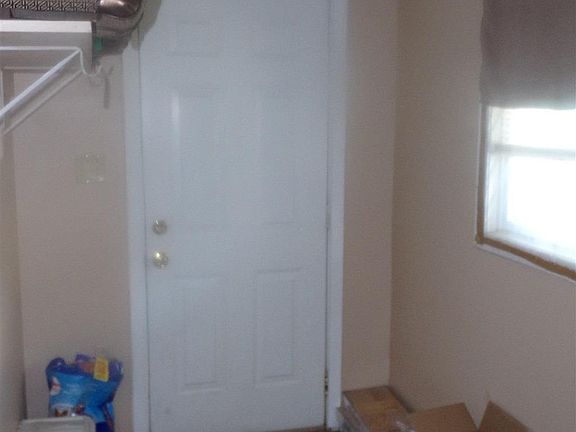 4th image of 640 Mulberry St