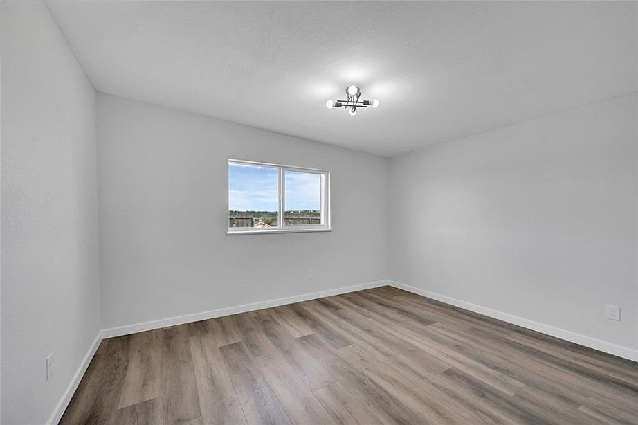 1st image of 41 University Dr #2