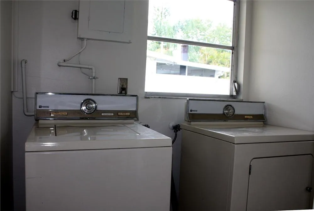 2 bed, 1.5 bath, 1000 sqft, $1,800 — Photo 1
