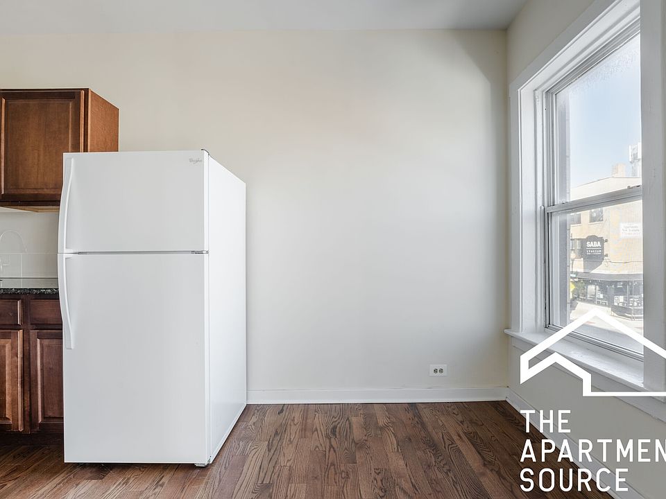 2nd image of 2712 N Milwaukee Ave APT 310